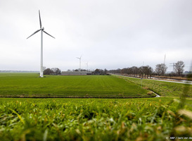 Rijk verkoopt grond Meta-datacentrum Zeewolde nog niet, zegt De Jonge