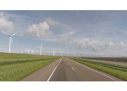 Logo_windmolen_langs_snelweg_op_dijk