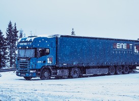 Normal_winter__sneeuw__vrachtwagen__transport